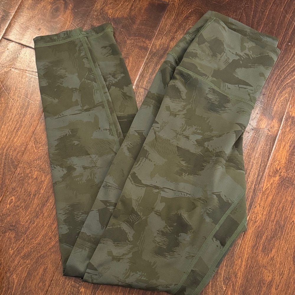 Women’s High-Rise Camo Print Leggings - Olive Green